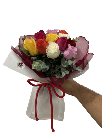 6013 Buquê com 12 Rosas coloridas em organza