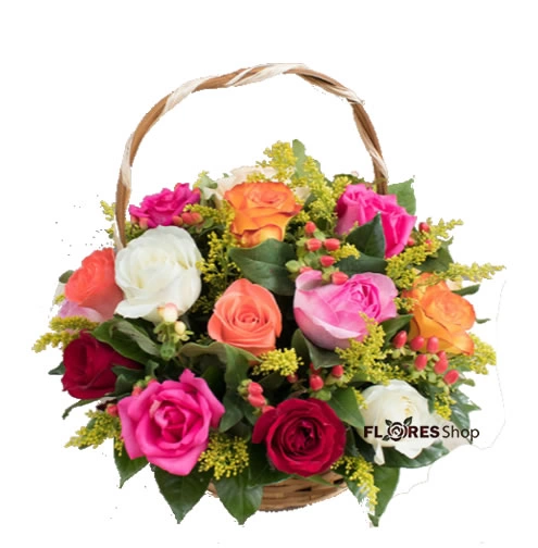 Cesta com rosas coloridas